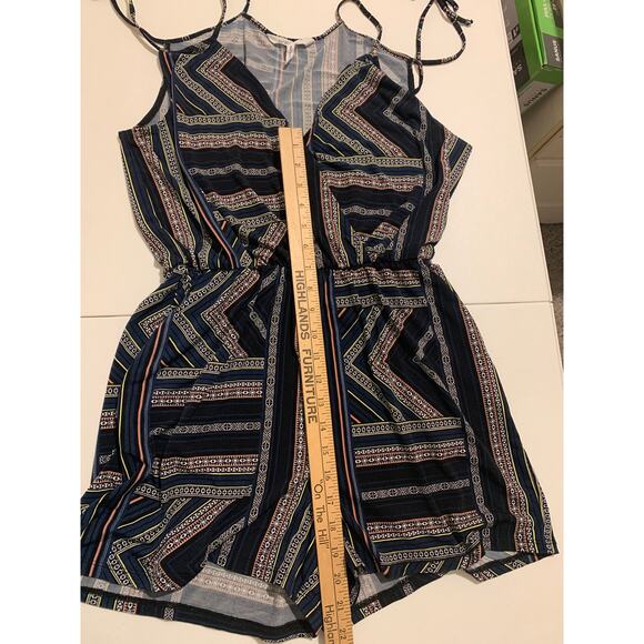 BCBGeneration Geometric Romper Womens Size Medium Blue Black Strappy Artsy - Picture 6 of 8